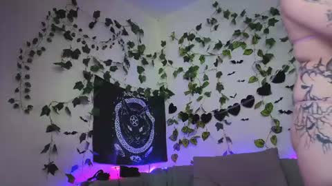 Snapshot of kawai_kittypussy chatting on 11, 6, 2026 Mia online show from 11, 6, 2026