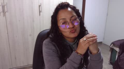  Khawit  online show from 4, 1, 2025