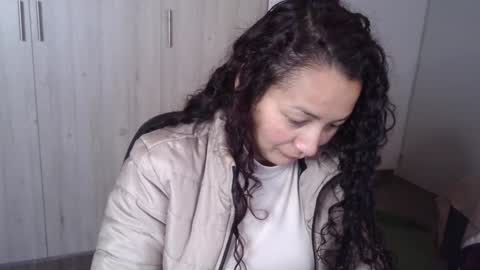  Khawit  online show from 17, 1, 2025