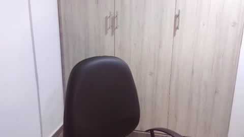  Khawit  online show from 17, 2, 2025