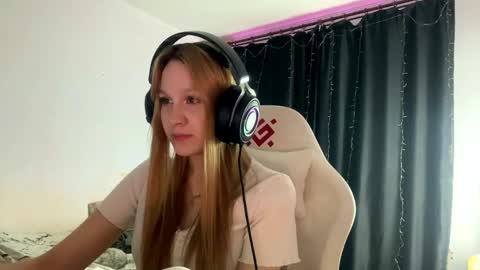 Amia online show from 18, 4, 2026