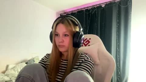 Amia online show from 23, 4, 2026