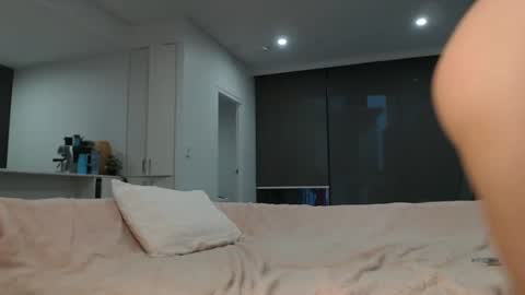 Snapshot of kaylaaaa111 chatting on 5, 2, 2025 khaleesi online show from 5, 2, 2025