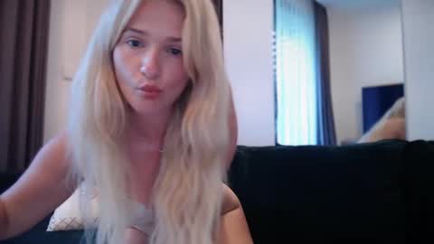 Snapshot of kaylaaaa111 chatting on 1, 3, 2025 khaleesi online show from 1, 3, 2025