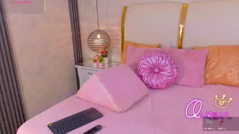 kayladavies_ online show from 28, 7, 2026
