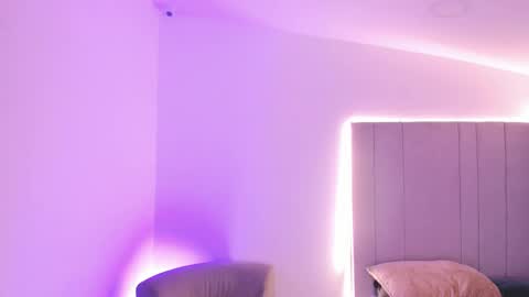 Kayla online show from 5, 3, 2025