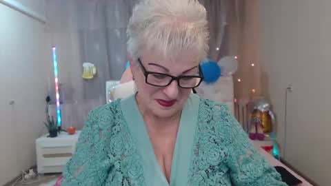 kaylesmoll online show from 7, 10, 2025