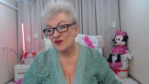 kaylesmoll online show from 10, 4, 2026