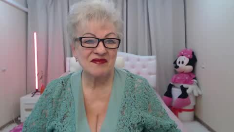 kaylesmoll online show from 24, 4, 2026