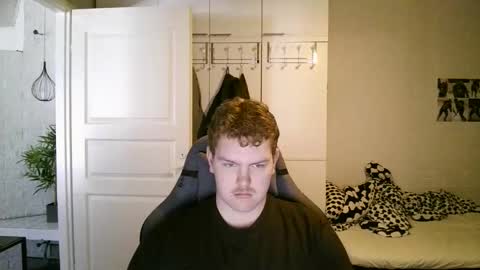 Snapshot of kayttajaviides5 chatting on 20, 4, 2026 Aatu online show from 20, 4, 2026