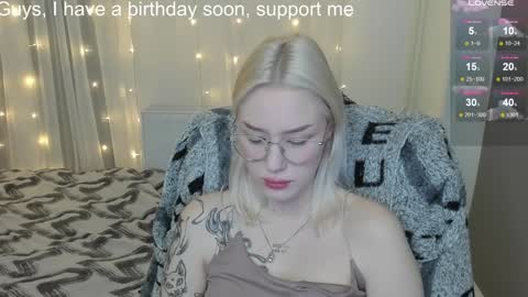 Snapshot of kebesheska chatting on 9, 2, 2025 Seb Polly Roxy Jonny online show from 9, 2, 2025