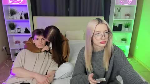 Snapshot of kebesheska chatting on 9, 2, 2025 Seb Polly Roxy Jonny online show from 9, 2, 2025