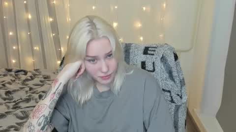 Snapshot of kebesheska chatting on 12, 2, 2025 Seb Polly Roxy Jonny online show from 12, 2, 2025