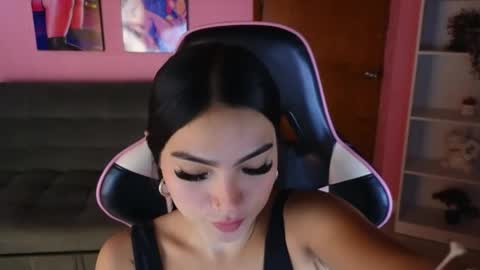 Snapshot of keeiity_moon chatting on 7, 5, 2026 keeiity_moon online show from 7, 5, 2026