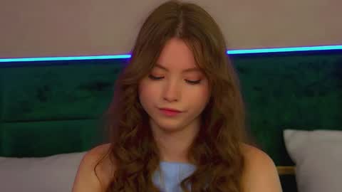 Keira online show from 28, 9, 2025