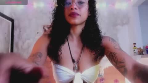 kelly__thomson online show from 2, 2, 2025