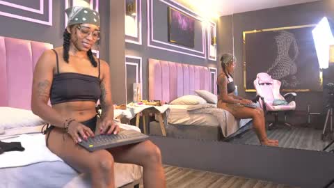 kelly__thomson online show from 23, 4, 2026