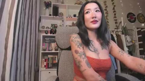 Snapshot of kellyasian chatting on 24, 10, 2025 Leia online show from 24, 10, 2025