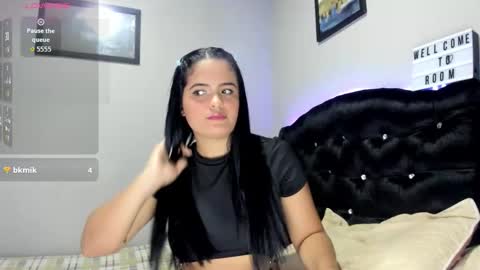 kellyMillian  online show from 18, 9, 2025