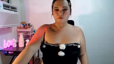 KELLY MCDOLEN online show from 28, 7, 2026