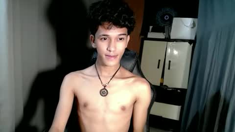 Snapshot of ken_bigcockxx chatting on 27, 10, 2025 Ken online show from 27, 10, 2025