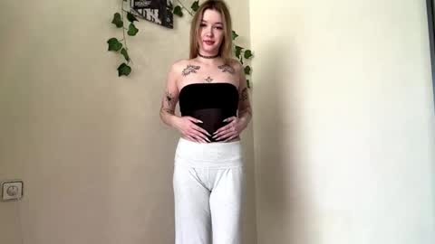 Mia online show from 4, 6, 2026
