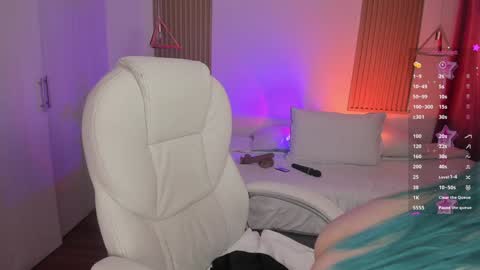 Kendall  online show from 8, 11, 2025