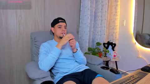 Snapshot of kendel_dimitri chatting on 15, 10, 2025 kendel_dimitri online show from 15, 10, 2025