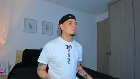 Snapshot of kendel_dimitri chatting on 19, 12, 2025 kendel_dimitri online show from 19, 12, 2025