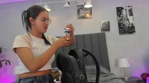 Kendra London online show from 25, 4, 2026