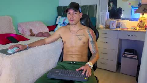 Snapshot of kenfenty chatting on 28, 10, 2025 Chriss Morales online show from 28, 10, 2025
