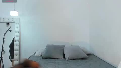 Snapshot of kennawells_ chatting on 28, 2, 2025 kenna online show from 28, 2, 2025