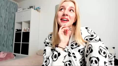 Kenzie online show from 3, 2, 2025