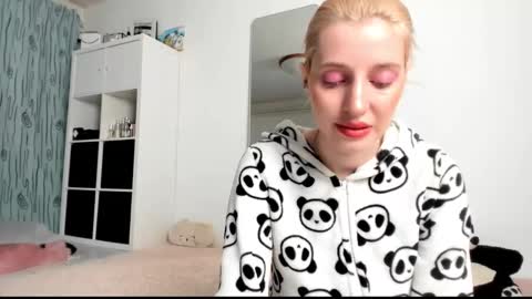 Kenzie online show from 9, 3, 2025