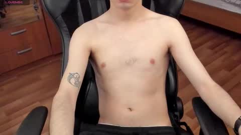 Snapshot of keorinav chatting on 11, 10, 2025 Looking for a moderator I PVT IS OPEN online show from 11, 10, 2025