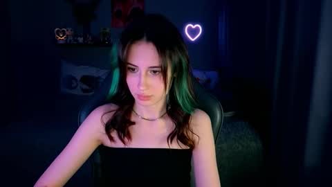 Snapshot of keti_moon chatting on 18, 11, 2025 Keti 3 online show from 18, 11, 2025