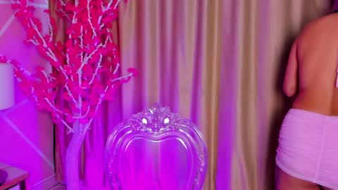 Keyla noa online show from 24, 7, 2026