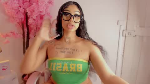 Khelany Isyy  online show from 5, 3, 2025