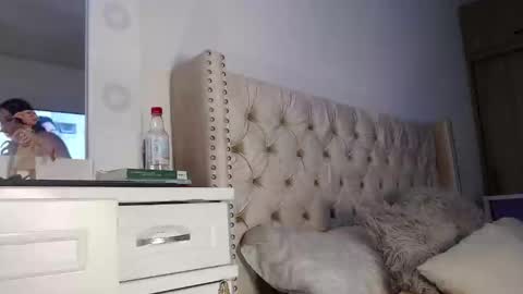 Snapshot of khloe33 chatting on 13, 2, 2025 khloe33 online show from 13, 2, 2025