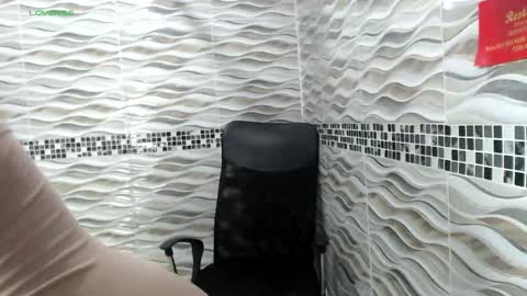 Snapshot of khloe33 chatting on 16, 9, 2025 khloe33 online show from 16, 9, 2025