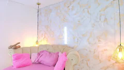 Snapshot of khloeblake chatting on 4, 6, 2026 Khloe online show from 4, 6, 2026