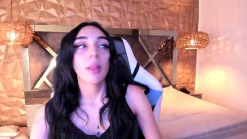 kiara_velvet__ online show from 15, 4, 2026