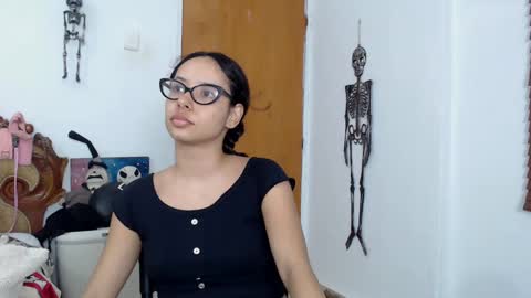 kiaralenon online show from 1, 10, 2025