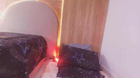 kiaralopez_ online show from 22, 4, 2026