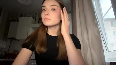 Ola my name is Lissa  Lets hit 10 Thumbs Up together   online show from 29, 3, 2026