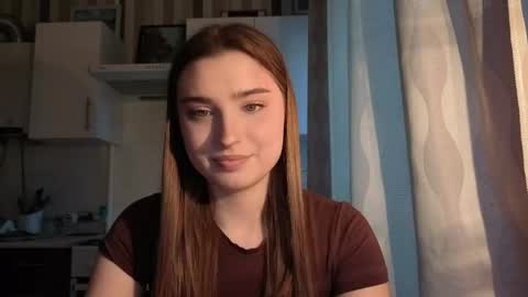 Ola my name is Lissa  Lets hit 10 Thumbs Up together   online show from 25, 4, 2026