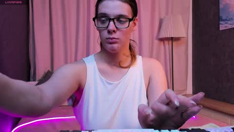 Kiki online show from 12, 4, 2026