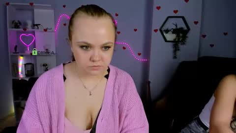 Snapshot of kiki_swan chatting on 8, 6, 2026 kiki_swan online show from 8, 6, 2026