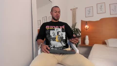 Kilua Muscle guy online show from 8, 1, 2026