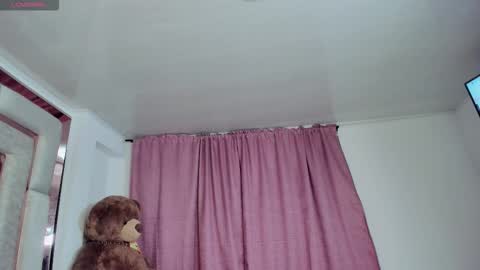 Snapshot of kim2_t chatting on 30, 10, 2025 Nicole. online show from 30, 10, 2025